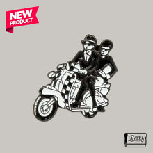 Cargar imagen en el visor de la galería, Ska - Vespa - Pin Metálico
