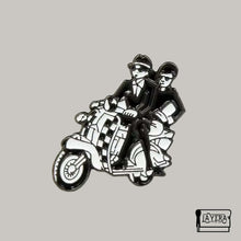 Cargar imagen en el visor de la galería, Ska - Vespa - Pin Metálico

